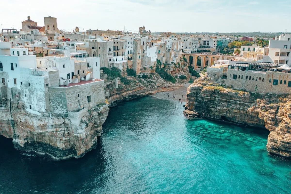 Acheter un bien immobilier en Italie en 2026 : quels pièges éviter pour les investisseurs français à Rome, en Toscane ou dans les Pouilles ?