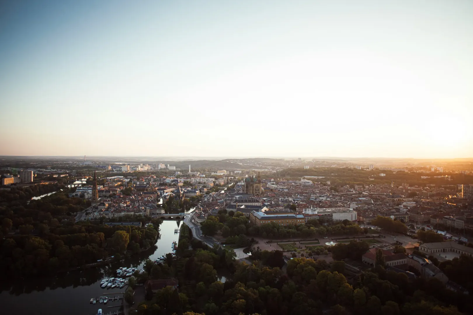 Quelle ville choisir entre Metz et Dijon pour un investissement locatif rentable ?