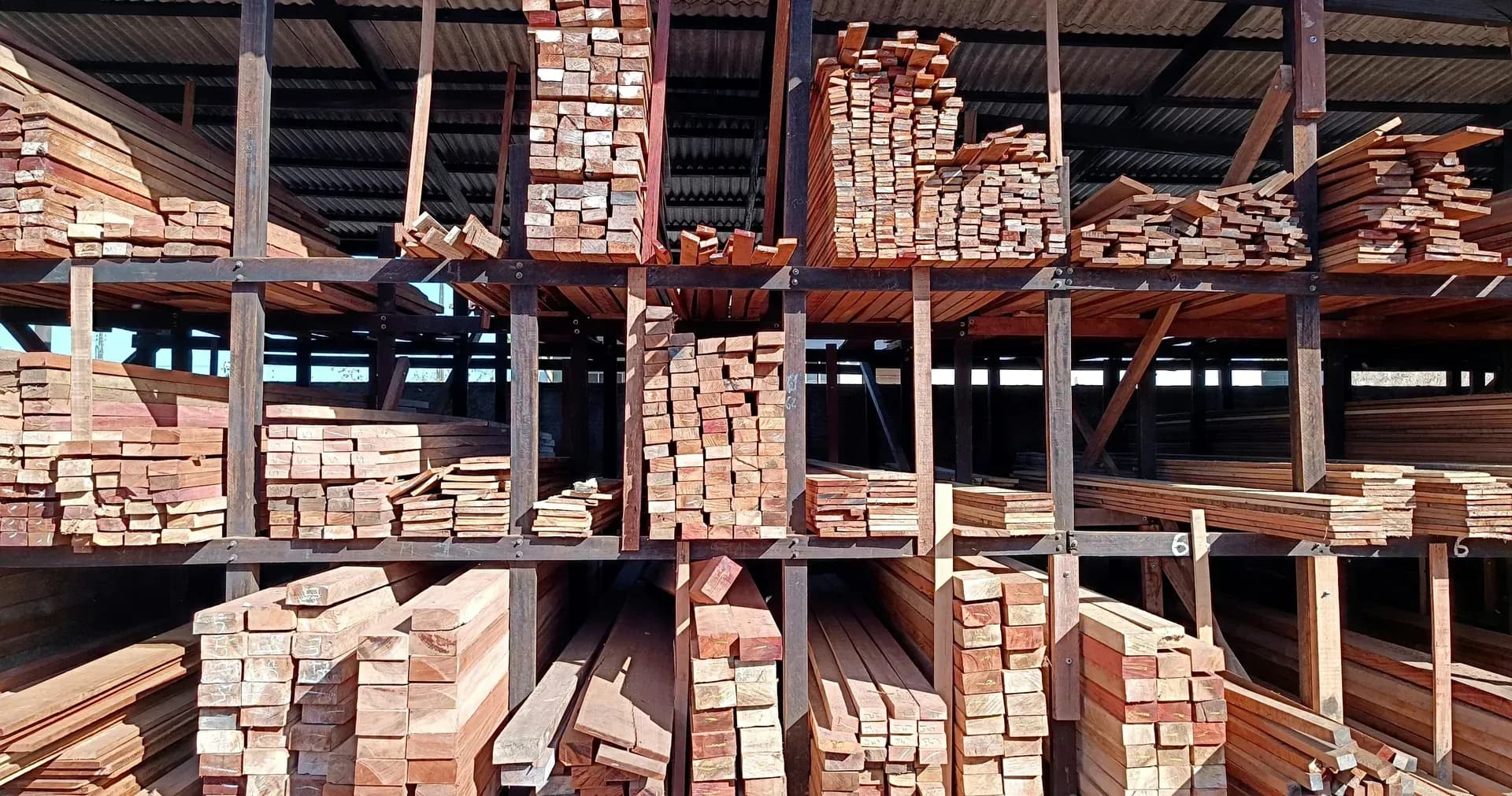 Comment la pénurie de matériaux affecte le prix des constructions