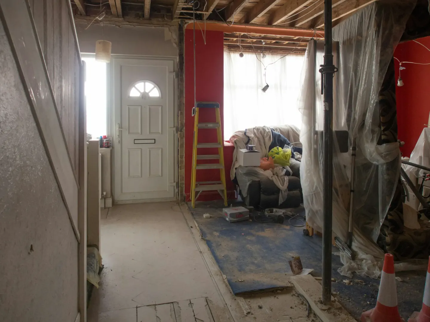 Travaux dans un logement loué : un propriétaire peut-il obliger le locataire à quitter les lieux ?