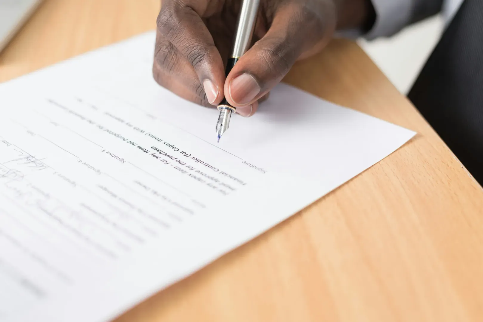 Clause résolutoire : comprendre son fonctionnement et ses impacts en location