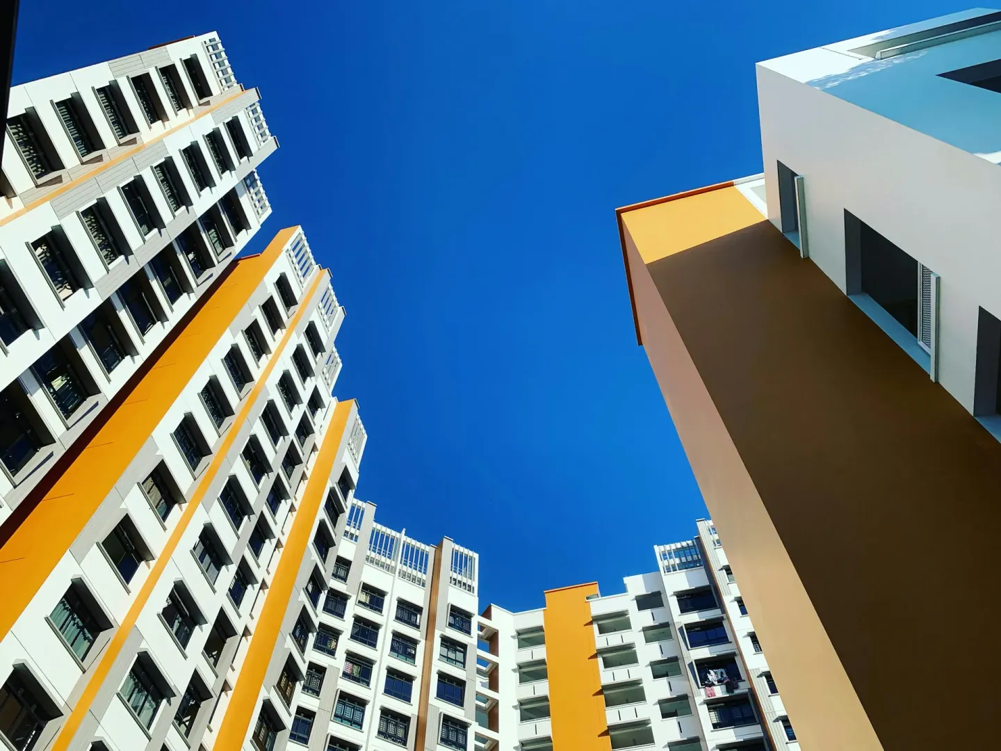Clause d’habitation bourgeoise et location saisonnière : règles et impacts pour propriétaires